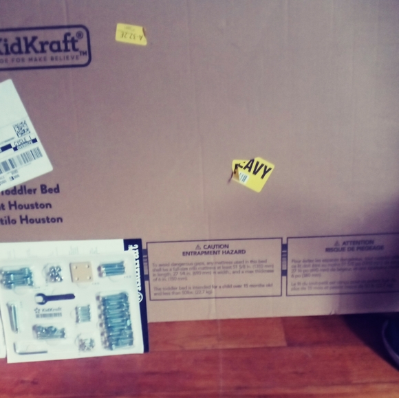 Toddlers/ infant bed with bars on each side. - Picture 2 of 4